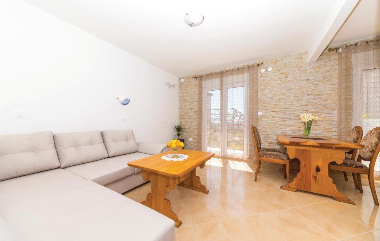 3 Bedroom Gorgeous Apartment In Kastel Gomilica Kastela Exterior photo